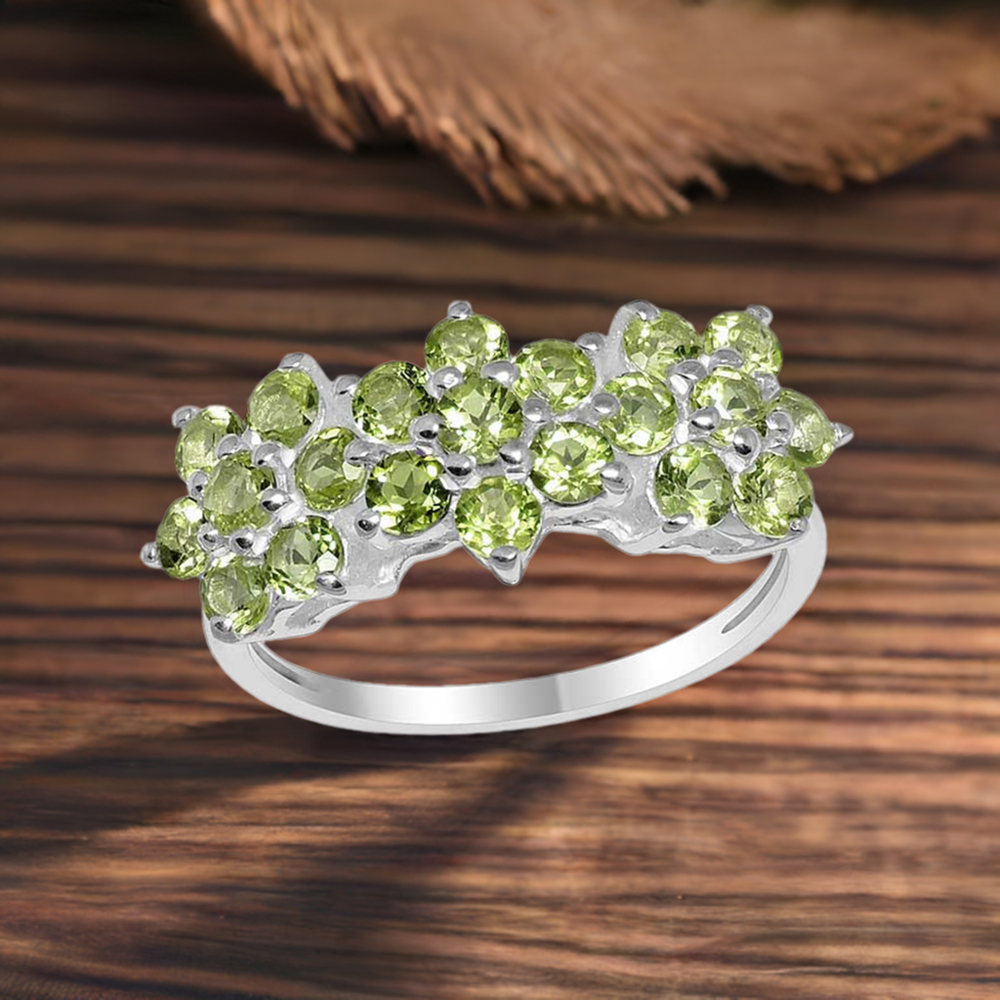 Stunning outlets 925 Sterling Silver Peridot Ring